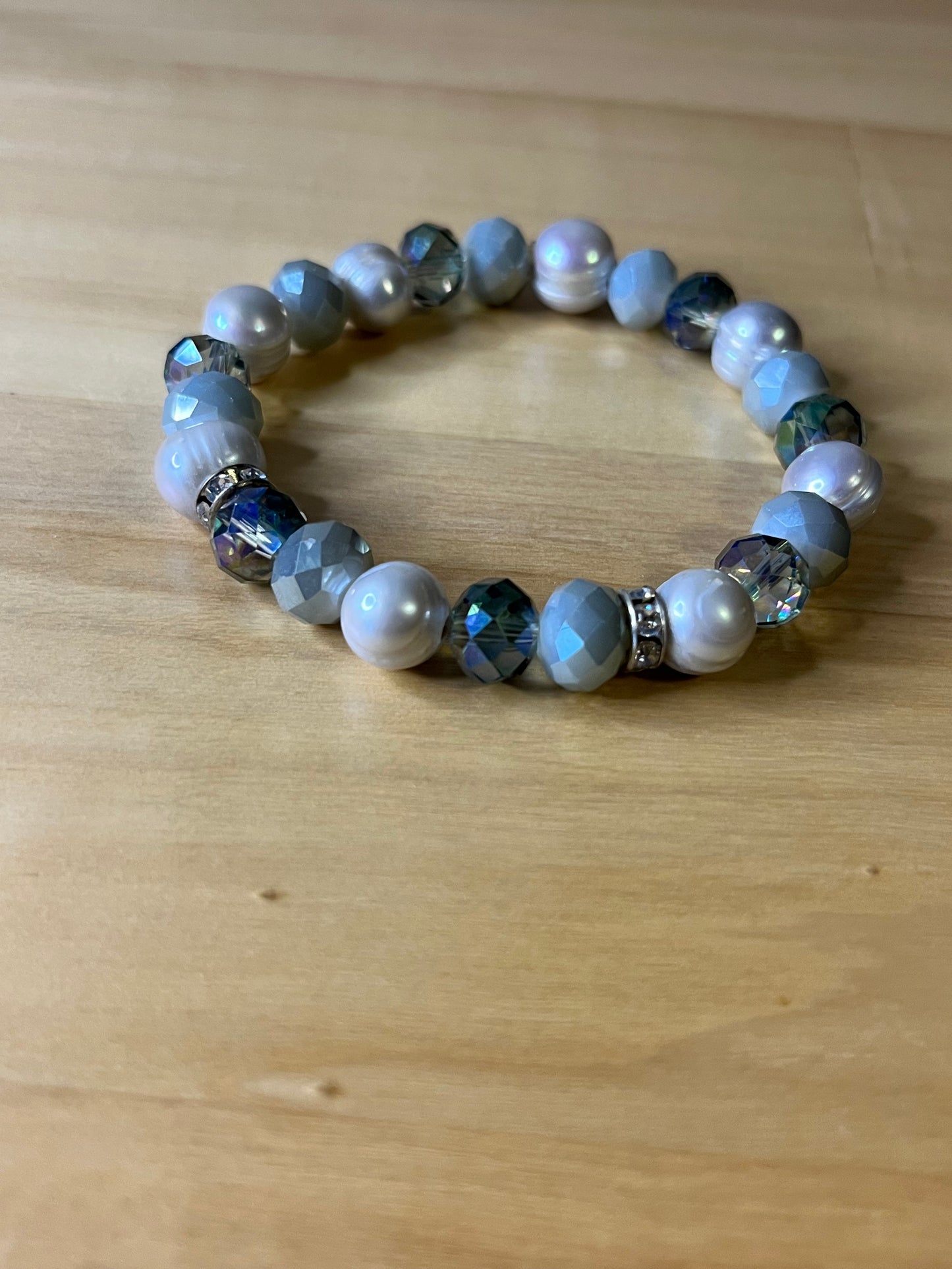 Crystal Freshwater Pearl Stretch Bracelet Pale Gray Aqua & White